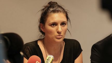 La policière municipale de Nice Sandra Bertin lors d'une conférence de presse, mardi 26 juillet. (VALERY HACHE / AFP)