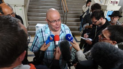 Yannick Rousselet, chargé de campagne nucléaire pour Greenpeace, à la sortie du tribunal de Dunkerque, le 22 septembre 2014. (MARC DEMEURE / MAXPPP)