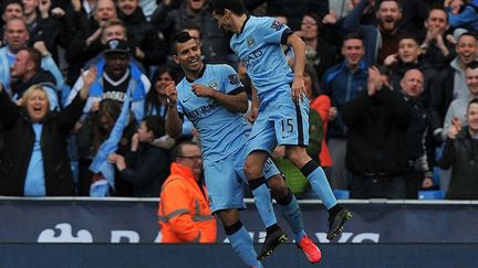 Sergio Agüero et Jesus Navas, les grands artisans de la victoire de Manchester City. (STEVE PARKIN / AFP)