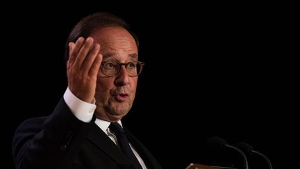 L'ancien président de la République François Hollande, lors d'une conférence à Montréal (Canada), le 21 septembre 2018. (MARTIN OUELLET-DIOTTE / AFP)