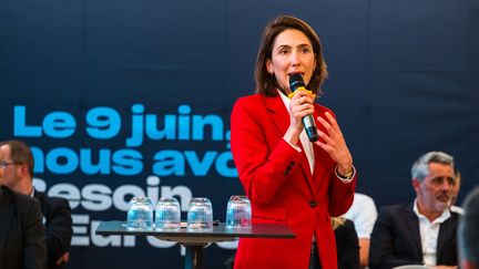 Valérie Hayer, tête de liste Renaissance pour les élections européennes, en réunion publique à Toulouse, le 29 avril 2024. (ADRIEN NOWAK / HANS LUCAS / AFP)