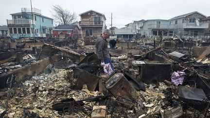 S’il est beaucoup moins meurtrier que l'ouragan Katrina qui avait frappé le sud des Etats-Unis en août 2005, ce cyclone tropical a engendré de très nombreux dégâts matériels. 
 
Rien que dans l’état de New York, plus de 305.000 habitations ont été endommagées ou détruites et 265.300 entreprises affectées. Le métro new-yorkais a été inondé. La facture a dépassé les 80 milliards de dollars. (REUTERS/Shannon Stapleton)