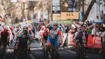 Arnaud Démare a le poing rageur après sa deuxième victoire sur Paris-Tours, le 9 octobre 2022. (TONY ESNAULT / ASO)