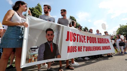 Marche blanche en mémoire d'Adrien Perez, le&nbsp;8 août 2018 à Grenoble (Isère). (CHRISTOPHE AGOSTINIS / MAXPPP)