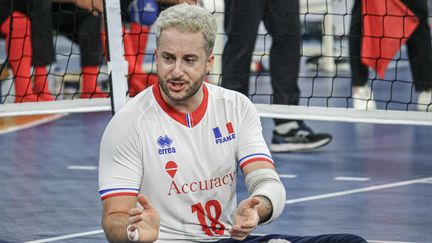 Benjamin Pillerault lors du match avec l'équipe de France contre l'Algérie en Coupe du monde de paravolley le 17 novembre 2023 au Caire. (World ParaVolley)