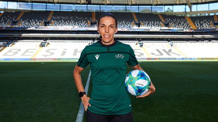 Stéphanie Frappart, le 13 août 2019 à Istanbul (Turquie). (UEFA VIA GETTY IMAGES / ALEX CAPARROS HANDOUT / MAXPPP)