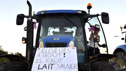 &nbsp; (Les producteurs de lait mobilisés à Laval pour obtenir une augmentation du prix du lait  © Jean-François Monier / AFP)