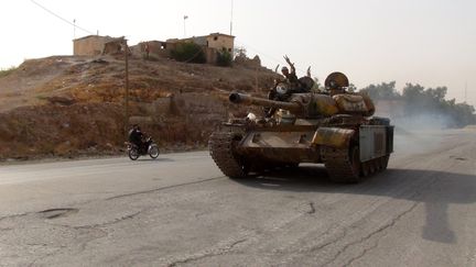 Un tank du régime dans le nord-est de la ville d'Hassaké, en Syrie, le 21 août 2016. (AFP)