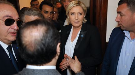 VIDEO. Marine Le Pen refuse de porter le voile pour rencontrer le mufti à Beyrouth