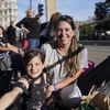 Michelle et sa fille sont venues spécialement des Etats-Unis pour assister aux&nbsp;funérailles d'Elizabeth II à Londres. (PIERRE-LOUIS CARON / FRANCEINFO)