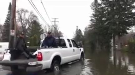 Au Canada, les villes d'Ottawa et Montréal ont décrété l'état d'urgence après la rapide montée des eaux dans le pays. Les inondations inquiètent la population, alors que de nouvelles pluies sont attendues ce week-end. (CAPTURE D'ÉCRAN FRANCE 3)