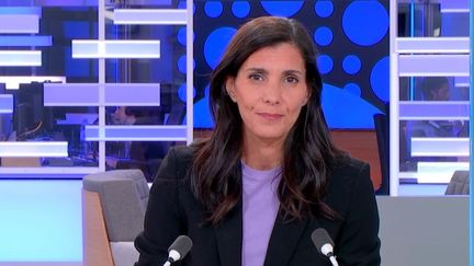 Le JT du 23h du dimanche 6 novembre 2022 présenté par Sorya Khaldoun sur franceinfo est consultable en ligne en replay pour voir et revoir ce journal télévisé qui décrypte l'actualité. Retrouvez les dernières infos du week-end, les grands reportages, les interviews et les explications de la rédaction sur toute l’actualité nationale et internationale. (FRANCEINFO)