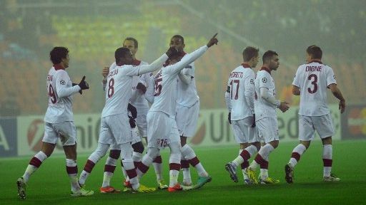 Les joueurs de Lille c&eacute;l&egrave;brent leur victoire contre le BATE Borisov, &agrave; Minsk (Bi&eacute;lorussie) en Ligue des champions, le 20 novembre 2012. (VIKTOR DRACHEV / AFP)