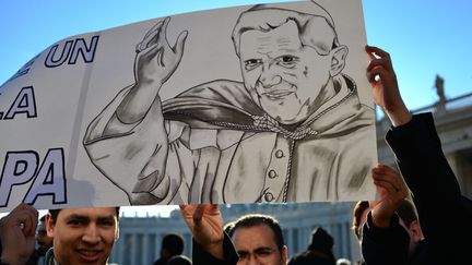 A l'approche de ses 86 ans, le pape Beno&icirc;t XVI tenait ce mercredi 27 f&eacute;vrier 2013 sa 348e et derni&egrave;re audience g&eacute;n&eacute;rale auxquelles ont assist&eacute; durant son pontificat plus de 5 millions de personnes. (GABRIEL BOUYS / AFP)