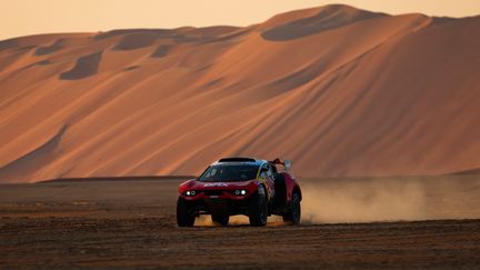 Sébastien Loeb lors de la 6e étape du Dakar, dans les dunes, le 11 janvier 2024. (AFP)