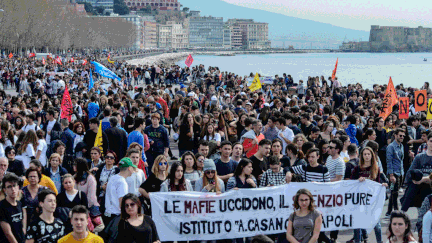 &nbsp; (Marche contre la Camorra organisée à Naples à la fin du mois de Mars en mémoire des victimes innocentes © Salvatore Laporta/Pacific Press/LightRocket via Getty Images)