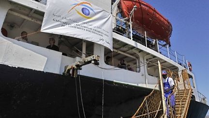 L'Amalthea, cargo affrété par la Libye pour Gaza, dans le port grec de Lavrio, le 9 juillet 2010. (AFP/LOUISA GOULIAMAKI)