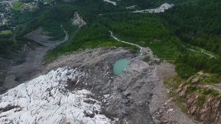 Fonte des glaces : au pied du glacier des Bossons à Chamonix, l'étonnante vidange d'un lac