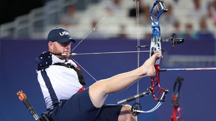 Matt Stutzman lors des Jeux paralympiques, sur le site olympique des Invalides, le 1er septembre 2024. (TOSEI KISANUKI / YOMIURI)