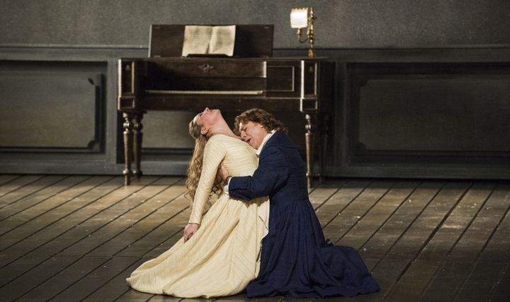 Karine Deshayes et Roberto Alagna dans l'acte III de "Werther"
 (Opéra national de Paris/Julien Benhamou)