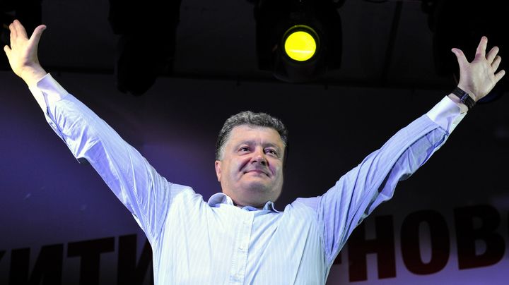 Petro Porochenko, candidat &agrave; l'&eacute;lection pr&eacute;sidentielle, en meeting &agrave; Tcherkassy (Ukraine), le 20 mai 2014. (MYKOLA LAZARENKO / POROSHENKO PRESS-SERVICE / AFP)