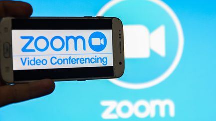 L'application Zoom, popularisée par la crise du Covid-19, a probablement connu son premier meurtre aux Etats-Unis. (NICOLAS ECONOMOU / NURPHOTO / AFP)