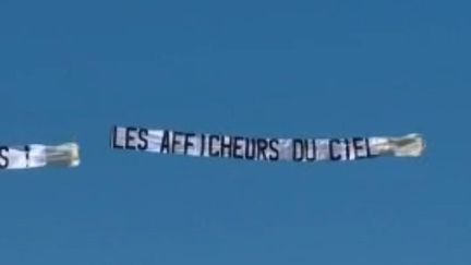 Environnement : faut-il interdire les avions publicitaires ?