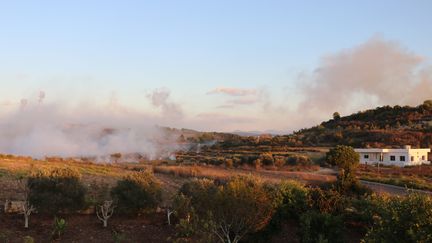 De la fumée s'échappe après un bombardement israélien sur le village frontalier du sud du Liban, Dhaira, le 16 octobre 2023. (- / AFP)