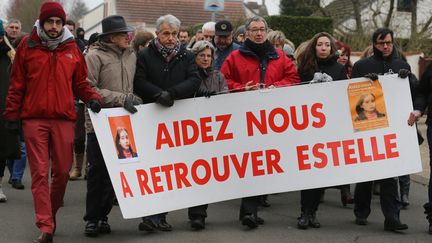 Une marche silencieuse en hommage a Estelle Mouzin, le 7 janvier 2017 à Guermantes (Seine-et-Marne), disparue&nbsp;à l'âge de 9 ans&nbsp;en 2003. (MAXPPP)