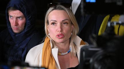 Marina Ovsiannikova, la journaliste russe qui a dénoncé la guerre en Ukraine à la télévision, après une comparution devant la justice&nbsp;le 15 mars 2022. (- / AFP)