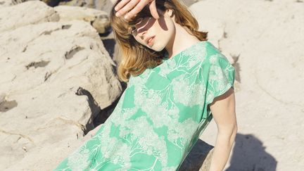 Collection SKFK printemps-été 2020 : cette marque de mode&nbsp;éthique, originaire du pays basque espagnol, mise sur le coton&nbsp;bio&nbsp;(certifié&nbsp;GOTS&nbsp;ou OCS) et le lyocell, ainsi que des fibres recyclées.&nbsp; (PENELOPE CEREZO PENELOPECEREZO)