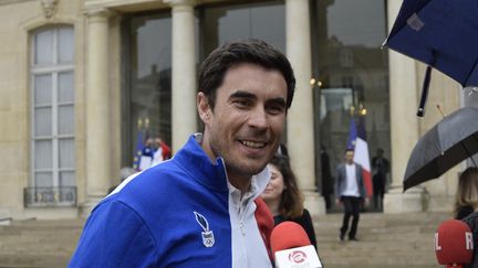 Le skieur Johan Clarey,&nbsp;vice-champion olympique de descente, lors de son arrivée au palais de l'Élysée pour la cérémonie en l'honneur des médaillés olympiques et paralympiques français des Jeux d'hiver de Pékin, le 29 mars 2022. (DANIEL PIER / NURPHOTO)