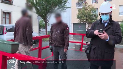 Le travail au noir est un moyen illégal de recruter de la main d'œuvre à bas prix, sans déclarer les employés, souvent sans-papiers. Un fléau qui coûte des milliards à l'État français. L'URSSAF tente d'y faire face. (CAPTURE ECRAN FRANCE 2)