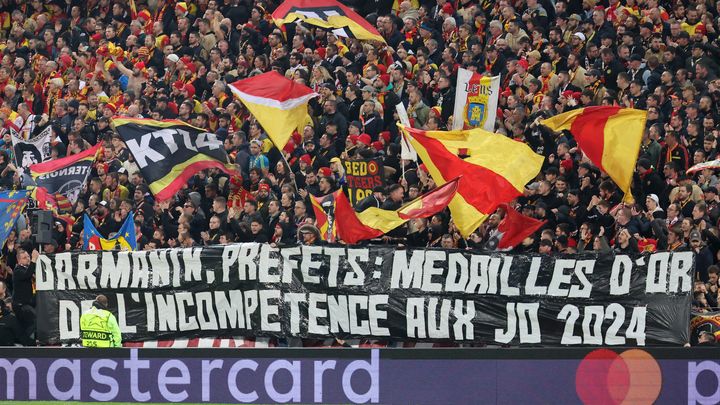 La banderole des supporters de Lens lors de la réception de Séville en Ligue des champions, le 12 décembre 2023. (FRANCOIS LO PRESTI / AFP)