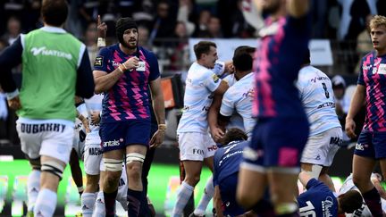 Les joueurs du Racing 92 et du Stade Français lors du derby francilien. (MIGUEL MEDINA / AFP)