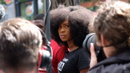 Assa Traoré, lle 13 juin 2020&nbsp;lors d'une manifestation à Paris contre les violences policières à l'appel du comité Adama Traoré en mémoire de celui-ci et de George Floyd tué aux Etats-Unis. (NATHANAEL CHARBONNIER / RADIO FRANCE)