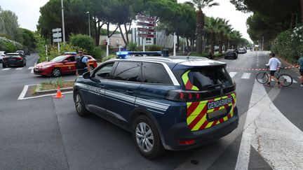 Des incendies et une explosion se sont produits le 24 août 2024 devant la synagogue de La Grande-Motte, dans l'Hérault. (PASCAL GUYOT / AFP)