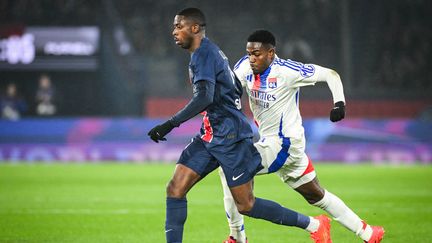 Ousmane Dembélé face à Ernest Nuamah en Ligue 1, le 15 décembre 2024. (MATTHIEU MIRVILLE / AFP)