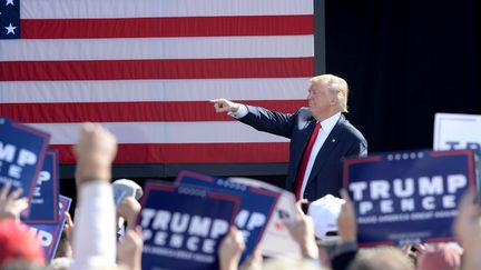 Le candidat républicain, Donald Trump, lors d'un meeting à Portsmouth (New Hampshire), samedi 15 octobre 2016.&nbsp; (DARREN MCCOLLESTER / GETTY IMAGES NORTH AMERICA / AFP)