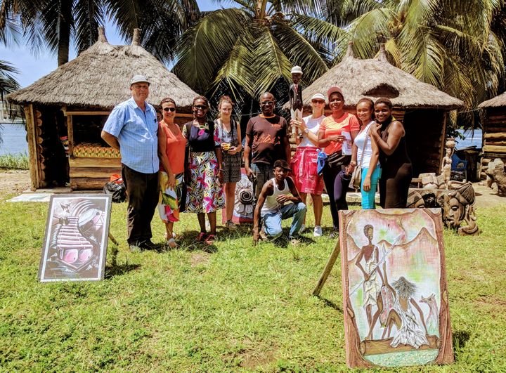 Les visiteurs de Train &amp; Travel en Côte d'Ivoire participent à des activités dans le village (Photo Train & Travel)