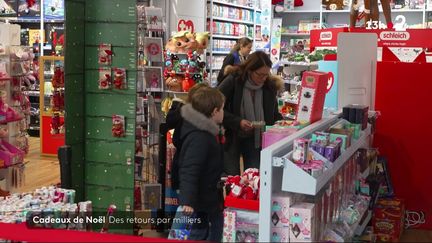 Cadeaux de Noël : des retours par milliers (france 2)