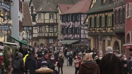 Il fait bon vivre en Alsace. Le temps est clément et les affaires aussi. Le tourisme reprend de plus belle dans la région en cette première semaine de vacances, qui voit ses pistes vosgiennes remplies de nouveau.&nbsp; (CAPTURE ECRAN FRANCE 2)