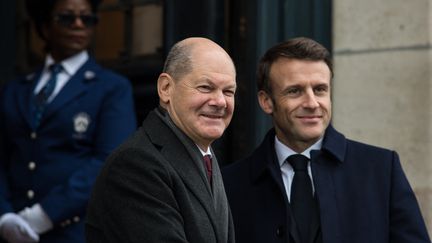 Olaf Scholz et Emmanuel Macron à Paris, le 22 janvier 2023. (ANDREA SAVORANI NERI / NURPHOTO / AFP)