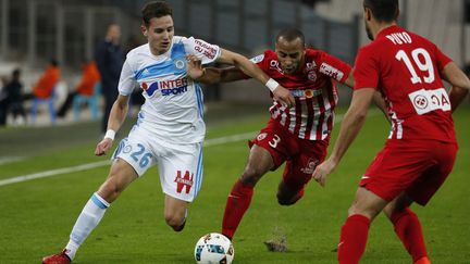 Florian Thauvin, buteur, aux prises avec la défense de Nancy (SPEICH FREDERIC / MAXPPP)