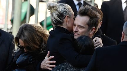 Laeticia et David, lors des obsèques de Johnny&nbsp;Hallyday, à Paris, le 9 décembre 2017. (BERTRAND GUAY / AFP)