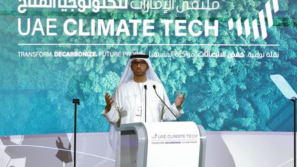 Sultan al-Jaber, directeur général de la compagnie pétrolière nationale d'Abou Dhabi (ADNOC) des Émirats arabes unis, lors de la conférence "UAE Climate Tech" au centre énergétique d'Abu Dhabi,  le 10 mai 2023. (KARIM SAHIB / AFP)