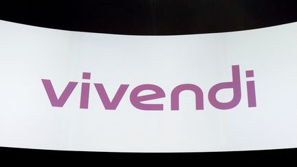 Le logo de Vivendi lors d'une assemblée générale du groupe, à Paris, le 19 avril 2018. (ERIC PIERMONT / AFP)