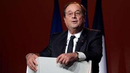 L'ancien président de la République François Hollande lors du meeting de soutien à la candidature d'Anne Hidalgo à l'élection présidentielle à Limoges (Haute-Vienne) le 22 mars 2022 (PASCAL LACHENAUD / AFP)