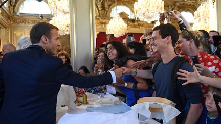 Journées du Patrimoine à l'Elysée, les visiteurs rencontrent le président de la République le samedi 15 septembre 2018
 (ANNE-CHRISTINE POUJOULAT / POOL / AFP)