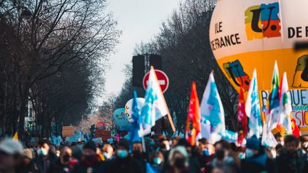 Des manifestants à Paris, le 13 janvier 2022. (BENJAMIN GUILLOT-MOUEIX / HANS LUCAS / AFP)